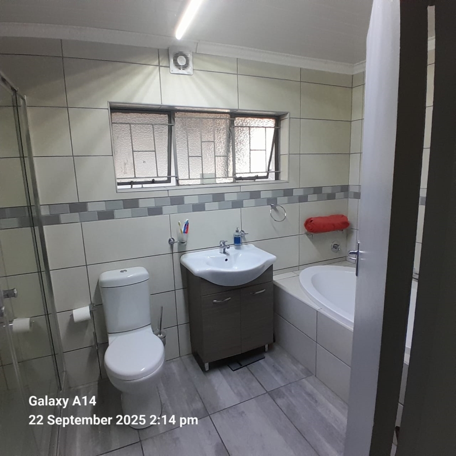 5 Bedroom Property for Sale in Bodorp North West